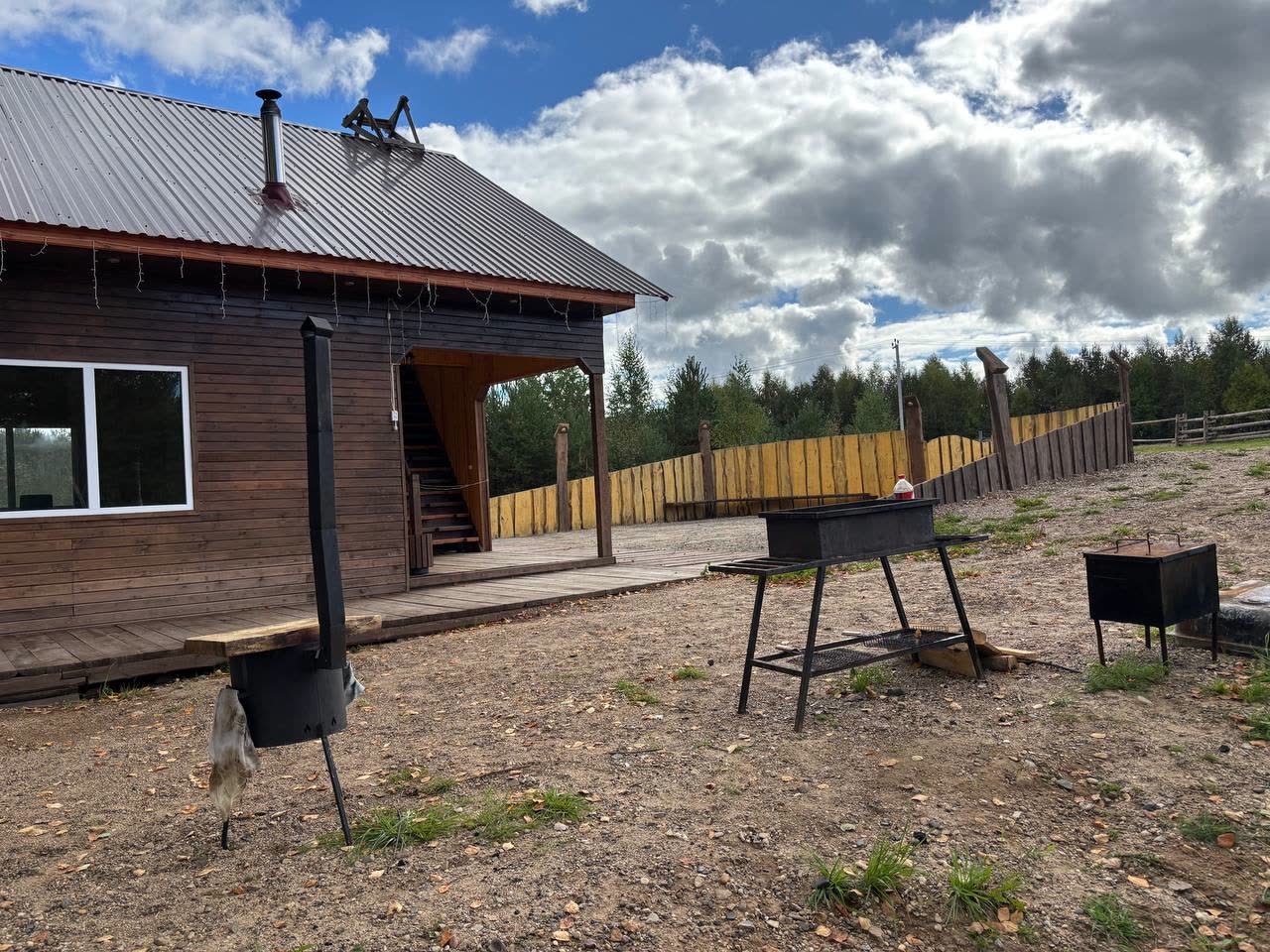 Домик у пруда